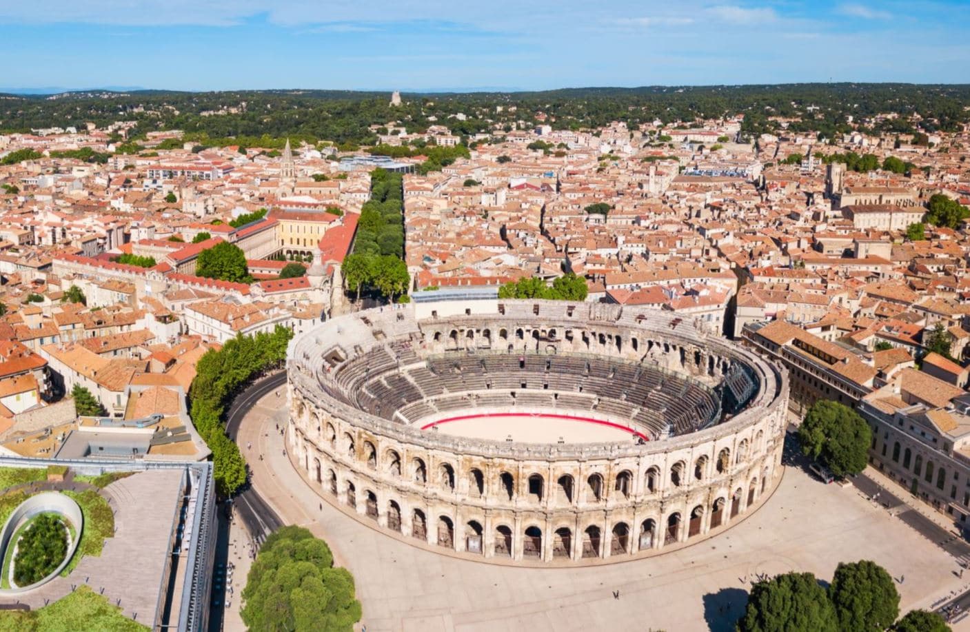 Nimes-les arenes vues du ciel.jpg